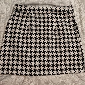 Forever 21 Short Houndstooth Skirt